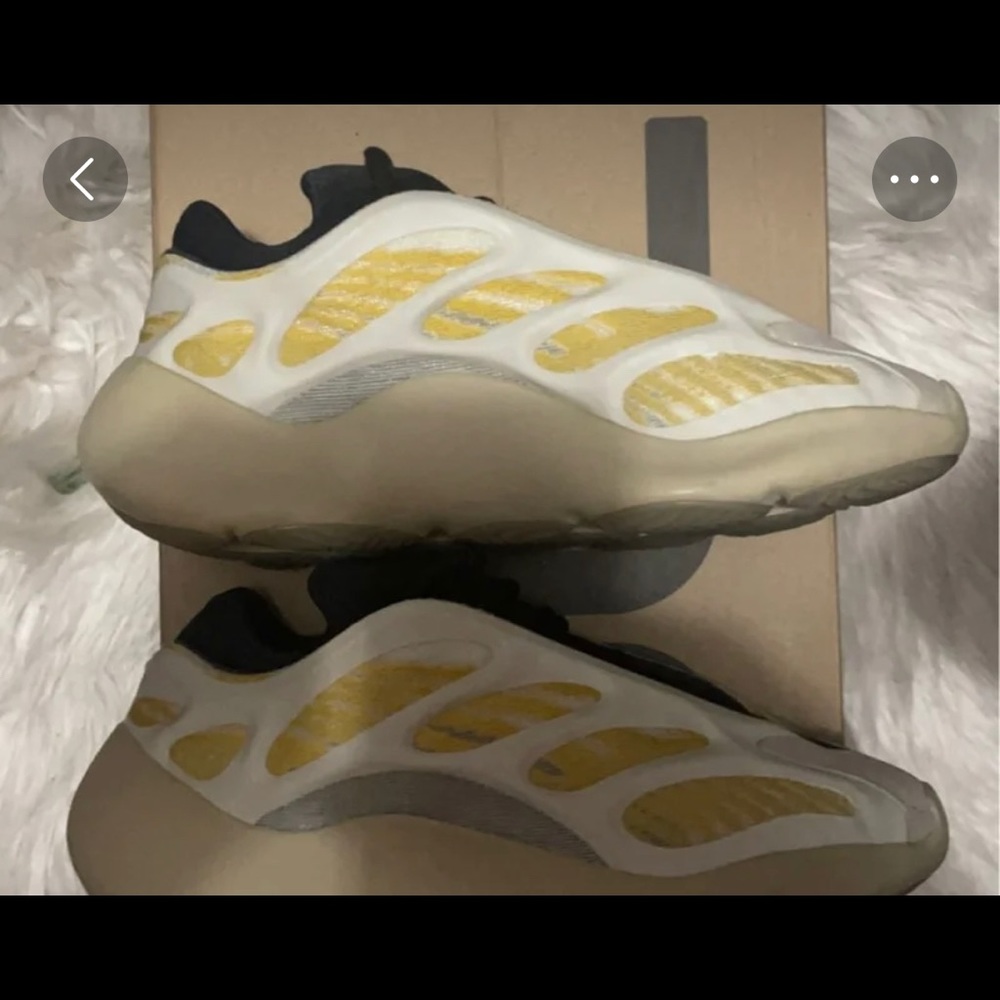 Yeezy 700 5 1/2 in Kids